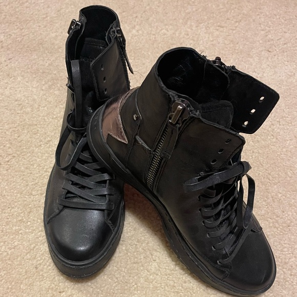 NWOT Crime London Black Leather Moto Boot with Stars on back - Picture 1 of 13